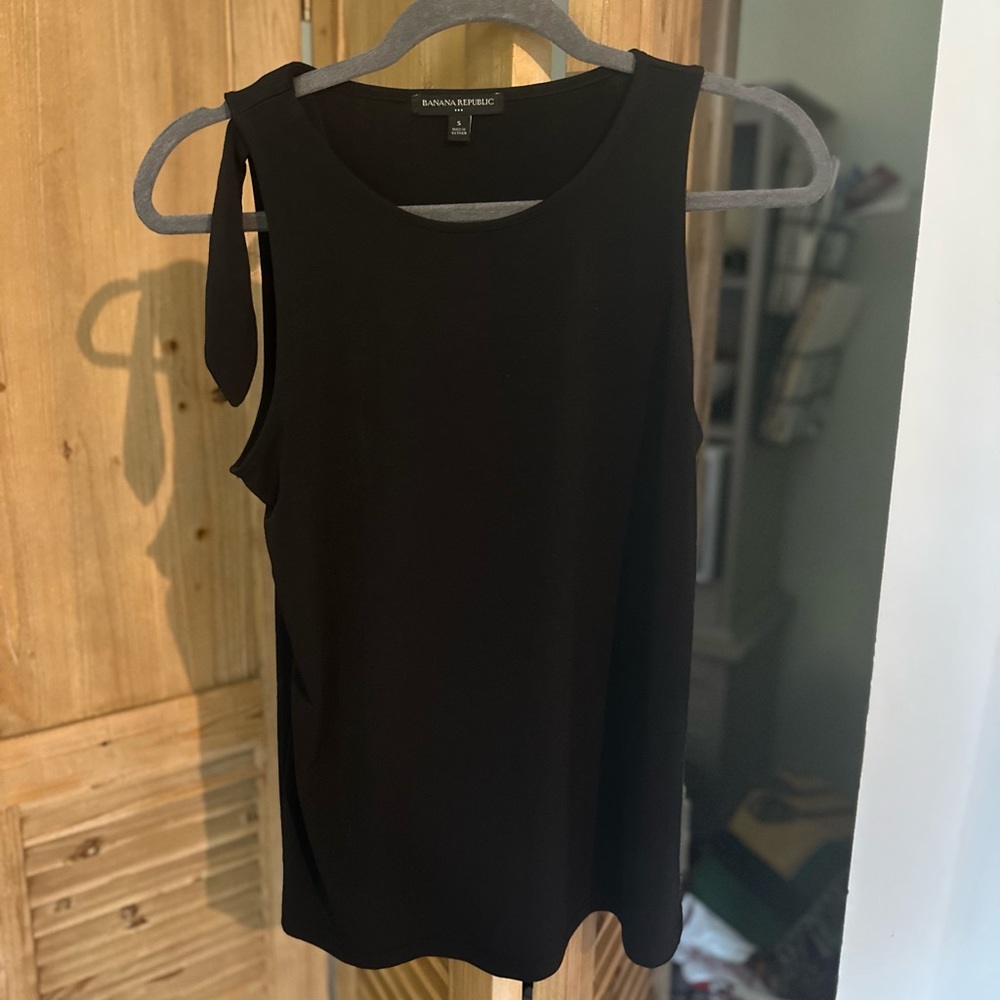 Black sleeveless top